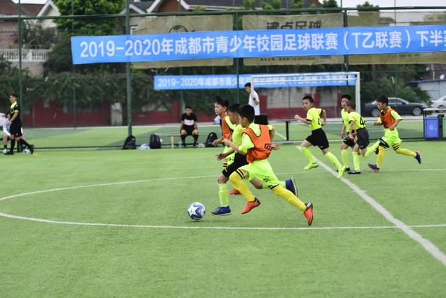 官方：曼城签下纽约城左后卫麦克法兰