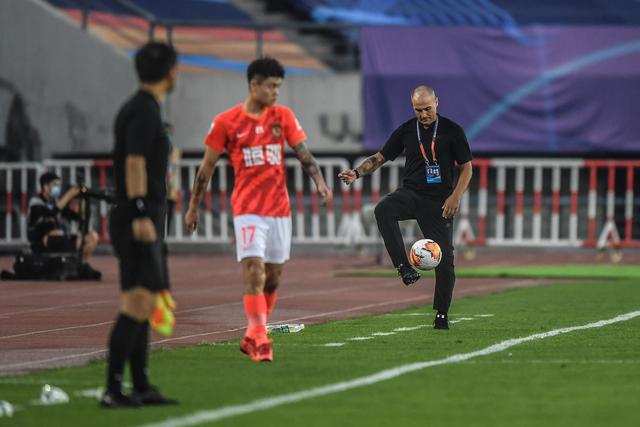 赵嘉义21+8青岛胜江苏 王哲林17+15上海胜广州